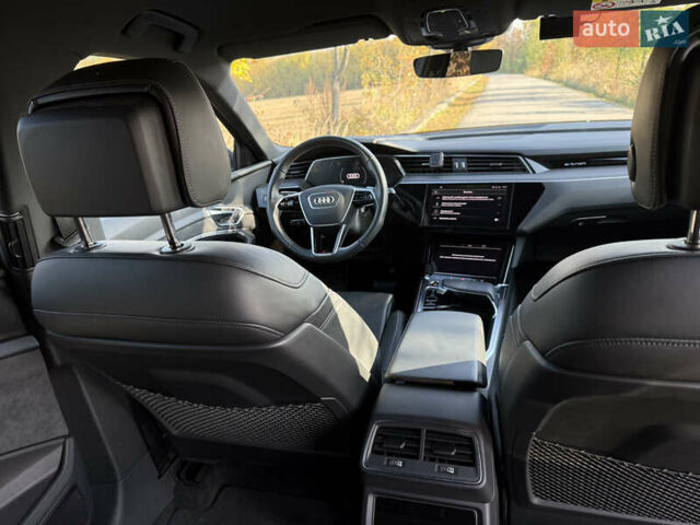 Серый Ауди E-Tron, объемом двигателя 0 л и пробегом 65 тыс. км за 53900 $, фото 29 на Automoto.ua