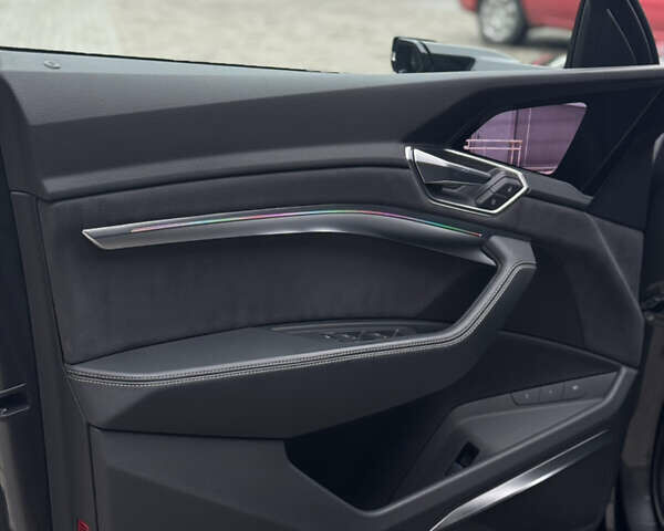 Серый Ауди E-Tron, объемом двигателя 0 л и пробегом 59 тыс. км за 44999 $, фото 16 на Automoto.ua