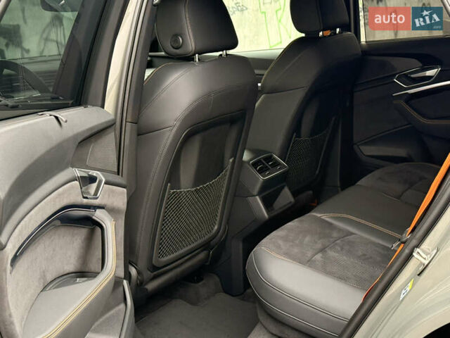 Серый Ауди E-Tron, объемом двигателя 0 л и пробегом 104 тыс. км за 39820 $, фото 39 на Automoto.ua