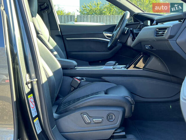 Серый Ауди E-Tron, объемом двигателя 0 л и пробегом 42 тыс. км за 47848 $, фото 41 на Automoto.ua