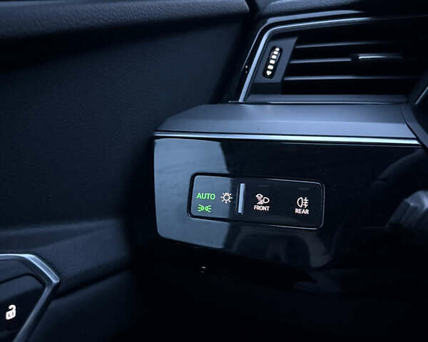 Серый Ауди E-Tron, объемом двигателя 0 л и пробегом 45 тыс. км за 42000 $, фото 25 на Automoto.ua