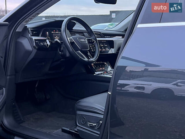 Серый Ауди E-Tron, объемом двигателя 0 л и пробегом 32 тыс. км за 41367 $, фото 25 на Automoto.ua