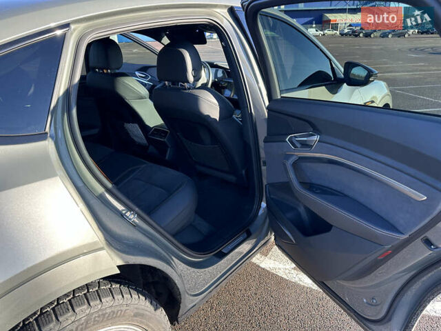 Сірий Ауді E-Tron, об'ємом двигуна 0 л та пробігом 58 тис. км за 45200 $, фото 25 на Automoto.ua