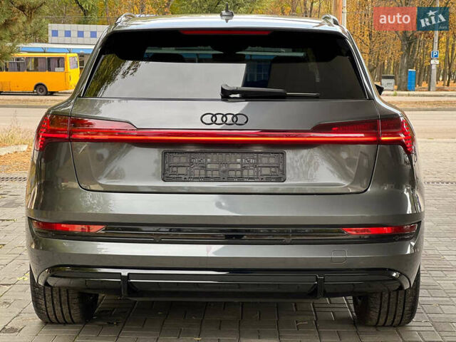 Серый Ауди E-Tron, объемом двигателя 0 л и пробегом 32 тыс. км за 43500 $, фото 11 на Automoto.ua