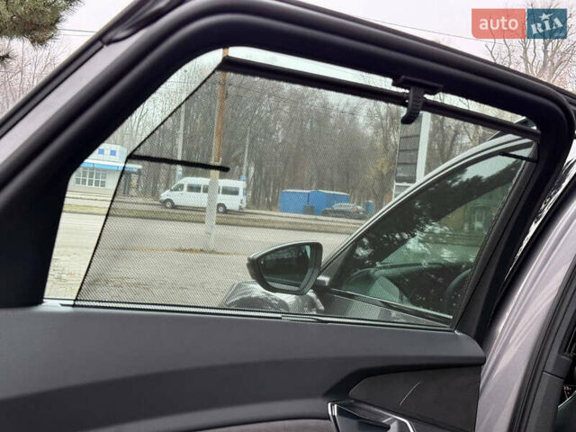 Серый Ауди E-Tron, объемом двигателя 0 л и пробегом 39 тыс. км за 44500 $, фото 31 на Automoto.ua