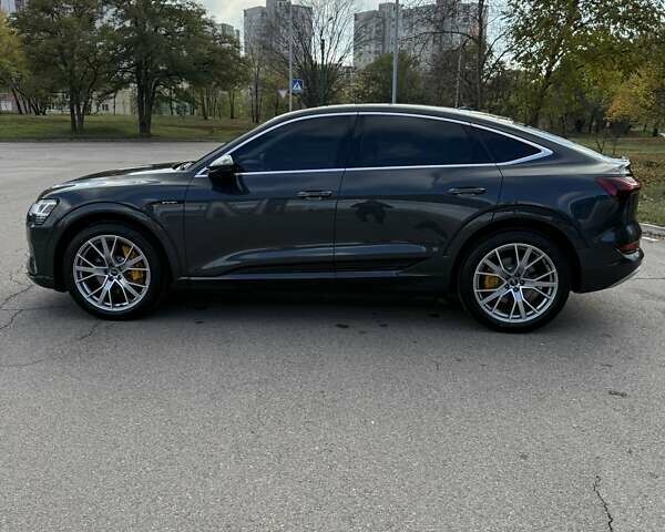 Серый Ауди E-Tron, объемом двигателя 0 л и пробегом 31 тыс. км за 40500 $, фото 2 на Automoto.ua