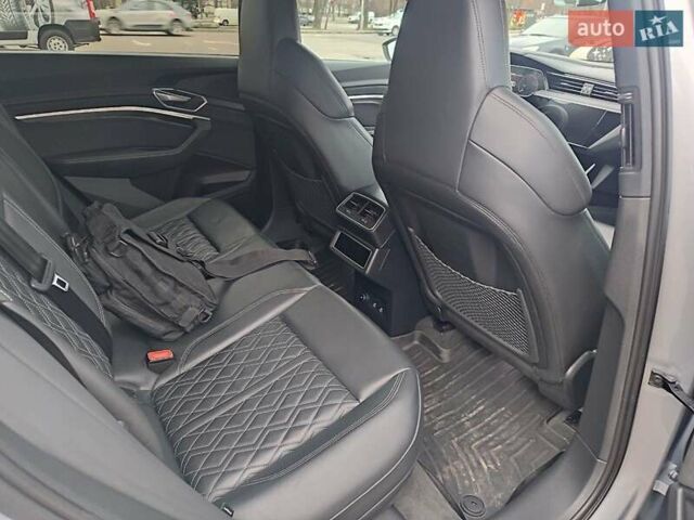 Сірий Ауді E-Tron, об'ємом двигуна 0 л та пробігом 36 тис. км за 47777 $, фото 35 на Automoto.ua