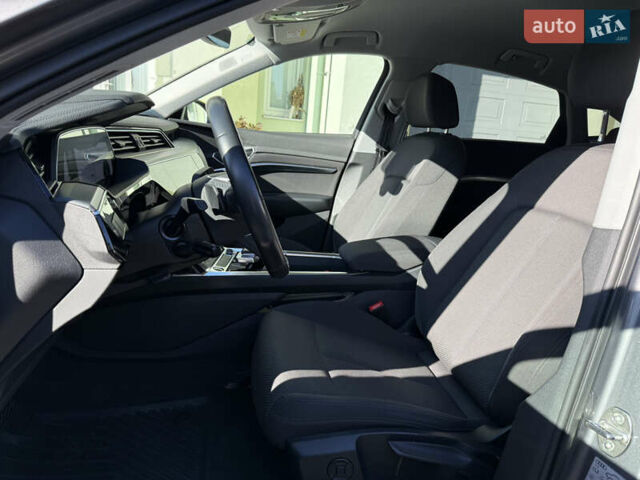 Серый Ауди E-Tron, объемом двигателя 0 л и пробегом 90 тыс. км за 33000 $, фото 43 на Automoto.ua