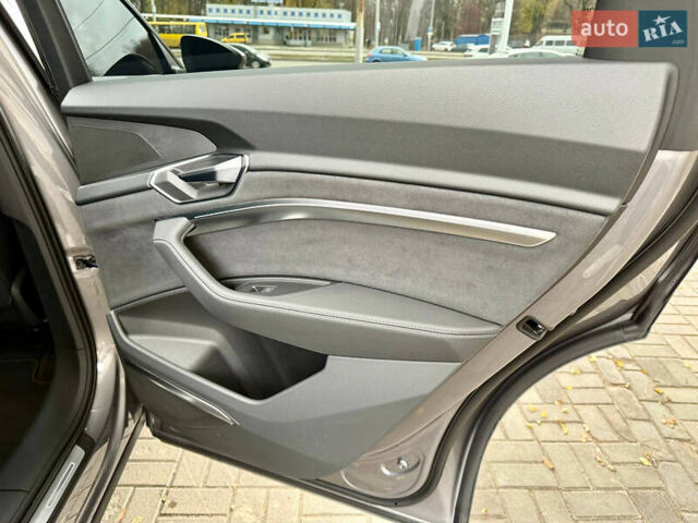 Серый Ауди E-Tron, объемом двигателя 0 л и пробегом 31 тыс. км за 46500 $, фото 47 на Automoto.ua