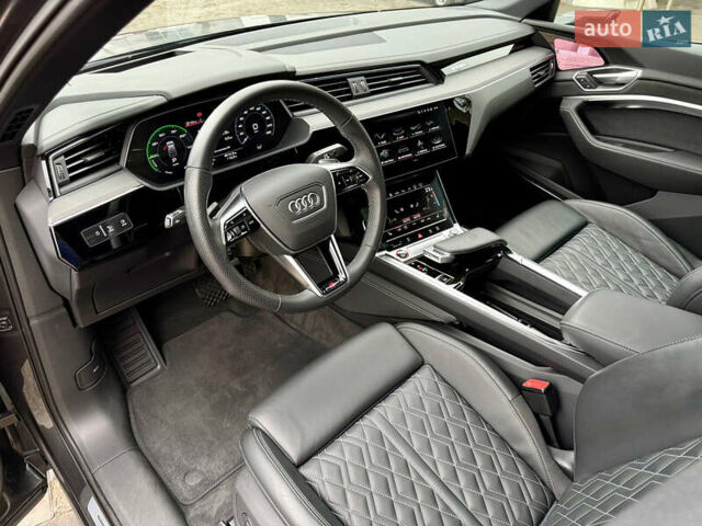 Серый Ауди E-Tron, объемом двигателя 0 л и пробегом 37 тыс. км за 49500 $, фото 36 на Automoto.ua