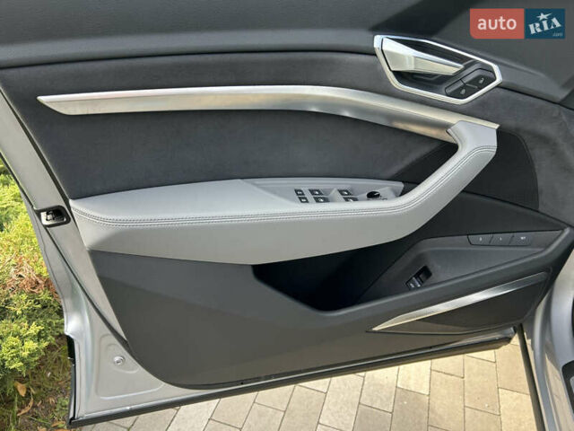 Серый Ауди E-Tron, объемом двигателя 0 л и пробегом 38 тыс. км за 36300 $, фото 5 на Automoto.ua