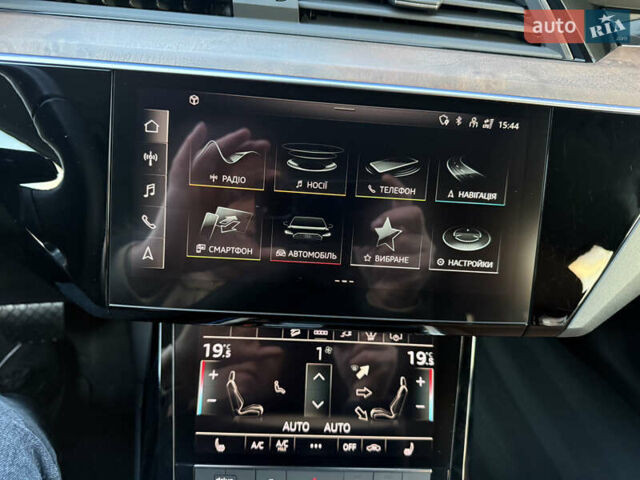 Серый Ауди E-Tron, объемом двигателя 0 л и пробегом 13 тыс. км за 36500 $, фото 44 на Automoto.ua