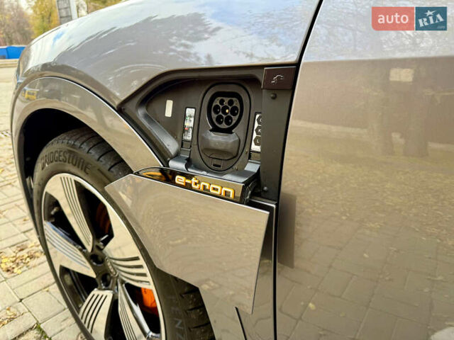 Серый Ауди E-Tron, объемом двигателя 0 л и пробегом 31 тыс. км за 46500 $, фото 27 на Automoto.ua
