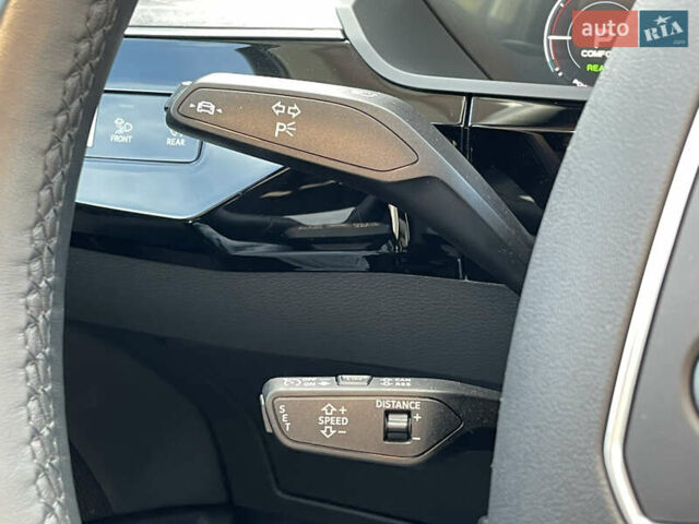 Серый Ауди E-Tron, объемом двигателя 0 л и пробегом 32 тыс. км за 42131 $, фото 51 на Automoto.ua