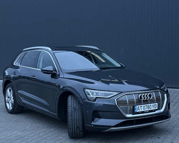 Серый Ауди E-Tron, объемом двигателя 0 л и пробегом 45 тыс. км за 42000 $, фото 2 на Automoto.ua