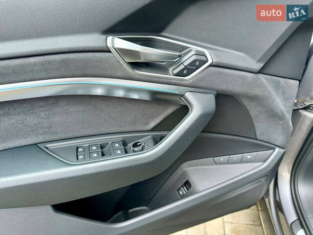 Серый Ауди E-Tron, объемом двигателя 0 л и пробегом 39 тыс. км за 44500 $, фото 29 на Automoto.ua