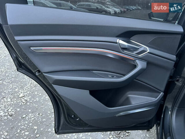 Серый Ауди E-Tron, объемом двигателя 0 л и пробегом 32 тыс. км за 41367 $, фото 36 на Automoto.ua