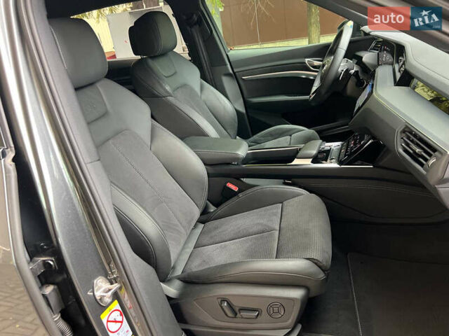 Серый Ауди E-Tron, объемом двигателя 0 л и пробегом 32 тыс. км за 43500 $, фото 42 на Automoto.ua