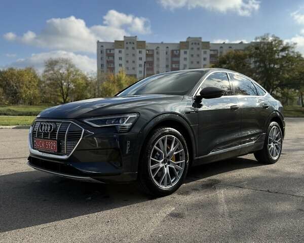 Серый Ауди E-Tron, объемом двигателя 0 л и пробегом 31 тыс. км за 40500 $, фото 29 на Automoto.ua
