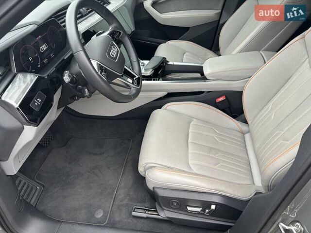 Серый Ауди E-Tron, объемом двигателя 0 л и пробегом 25 тыс. км за 44900 $, фото 10 на Automoto.ua