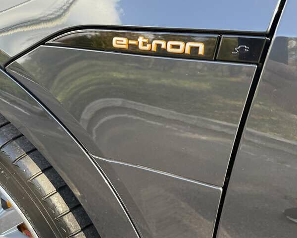 Серый Ауди E-Tron, объемом двигателя 0 л и пробегом 31 тыс. км за 40500 $, фото 8 на Automoto.ua