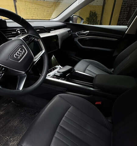 Сірий Ауді E-Tron, об'ємом двигуна 0 л та пробігом 5 тис. км за 42000 $, фото 16 на Automoto.ua