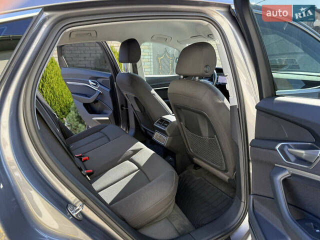 Серый Ауди E-Tron, объемом двигателя 0 л и пробегом 90 тыс. км за 33000 $, фото 83 на Automoto.ua