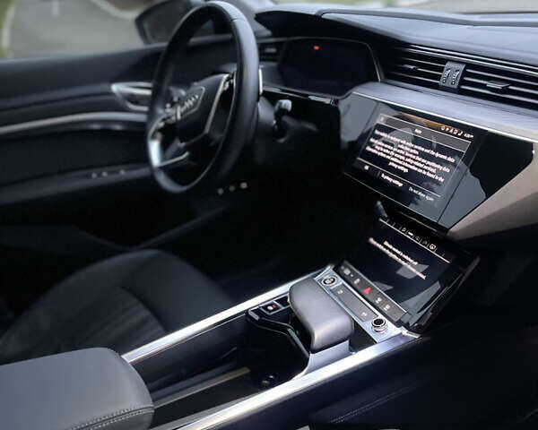 Серый Ауди E-Tron, объемом двигателя 0 л и пробегом 74 тыс. км за 37500 $, фото 33 на Automoto.ua