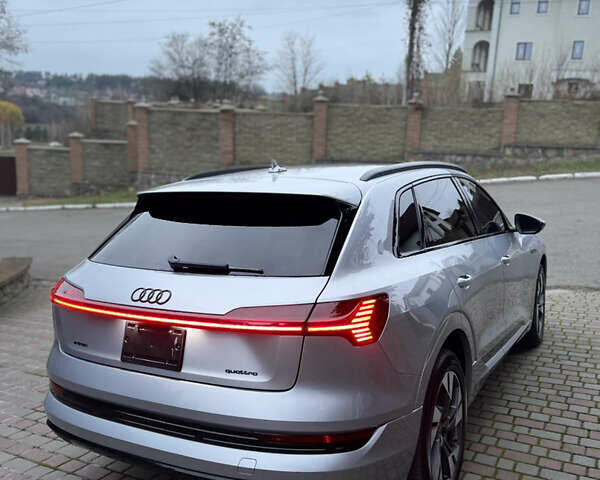 Серый Ауди E-Tron, объемом двигателя 0 л и пробегом 74 тыс. км за 37500 $, фото 8 на Automoto.ua