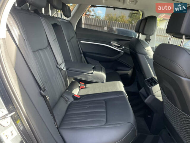 Серый Ауди E-Tron, объемом двигателя 0 л и пробегом 32 тыс. км за 42131 $, фото 37 на Automoto.ua