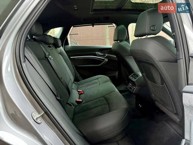 Серый Ауди E-Tron, объемом двигателя 0 л и пробегом 39 тыс. км за 44500 $, фото 43 на Automoto.ua