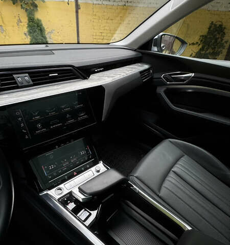 Сірий Ауді E-Tron, об'ємом двигуна 0 л та пробігом 5 тис. км за 42000 $, фото 15 на Automoto.ua