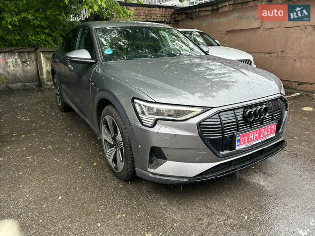 Серый Ауди E-Tron, объемом двигателя 0 л и пробегом 44 тыс. км за 38700 $, фото 2 на Automoto.ua