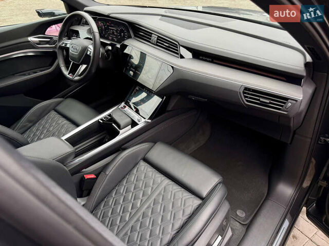 Серый Ауди E-Tron, объемом двигателя 0 л и пробегом 37 тыс. км за 49500 $, фото 59 на Automoto.ua