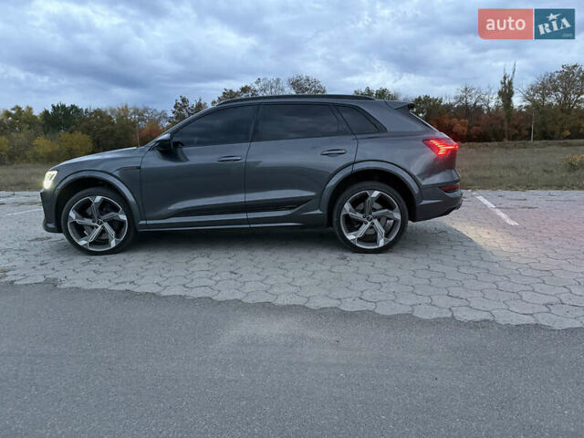 Серый Ауди E-Tron, объемом двигателя 0 л и пробегом 41 тыс. км за 52900 $, фото 2 на Automoto.ua