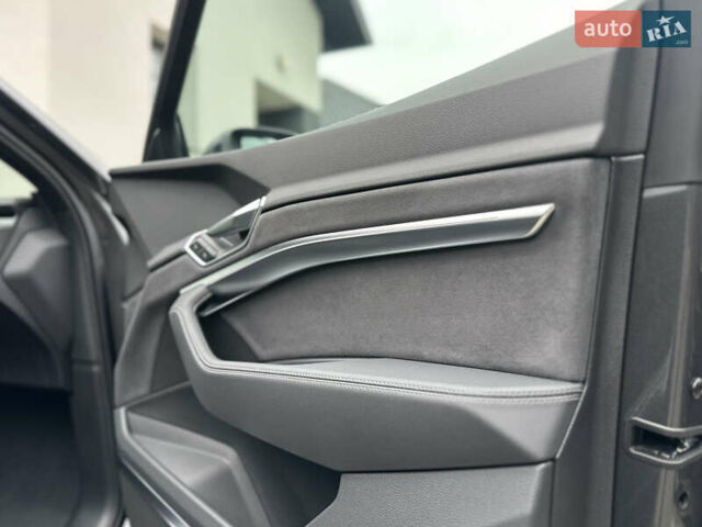 Сірий Ауді E-Tron, об'ємом двигуна 0 л та пробігом 22 тис. км за 49999 $, фото 89 на Automoto.ua