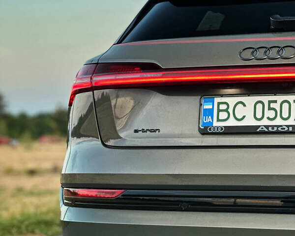 Серый Ауди E-Tron, объемом двигателя 0 л и пробегом 63 тыс. км за 40999 $, фото 16 на Automoto.ua