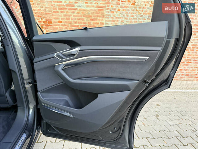 Серый Ауди E-Tron, объемом двигателя 0 л и пробегом 84 тыс. км за 39999 $, фото 36 на Automoto.ua