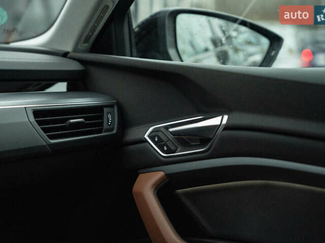 Сірий Ауді E-Tron, об'ємом двигуна 0 л та пробігом 64 тис. км за 37900 $, фото 37 на Automoto.ua