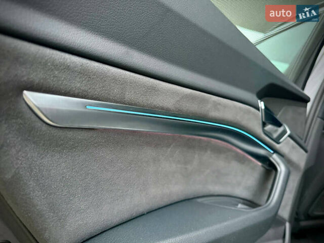 Серый Ауди E-Tron, объемом двигателя 0 л и пробегом 39 тыс. км за 44500 $, фото 41 на Automoto.ua