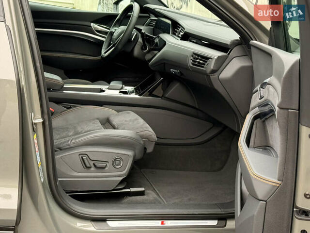 Серый Ауди E-Tron, объемом двигателя 0 л и пробегом 104 тыс. км за 39820 $, фото 45 на Automoto.ua