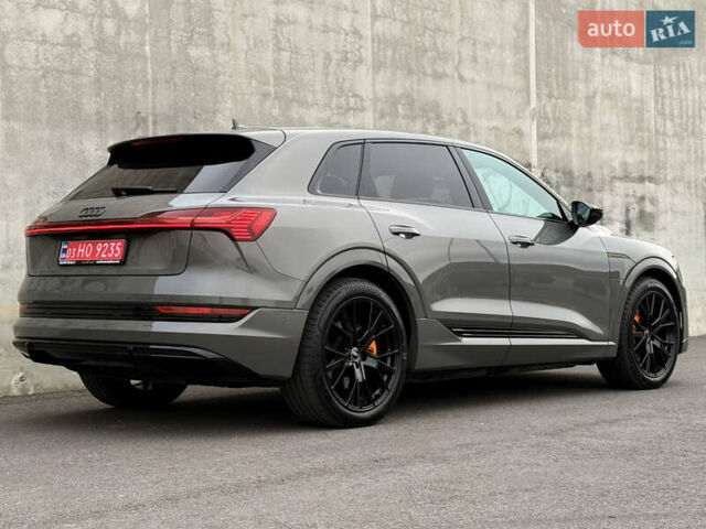 Серый Ауди E-Tron, объемом двигателя 0 л и пробегом 104 тыс. км за 39820 $, фото 16 на Automoto.ua