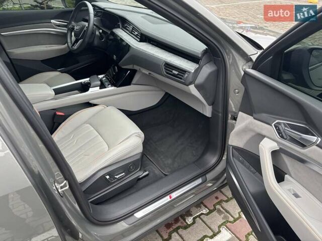 Серый Ауди E-Tron, объемом двигателя 0 л и пробегом 25 тыс. км за 44900 $, фото 18 на Automoto.ua