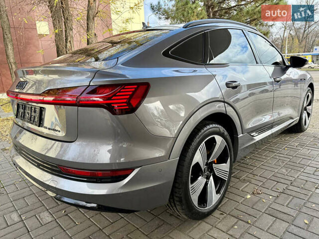 Серый Ауди E-Tron, объемом двигателя 0 л и пробегом 31 тыс. км за 46500 $, фото 5 на Automoto.ua