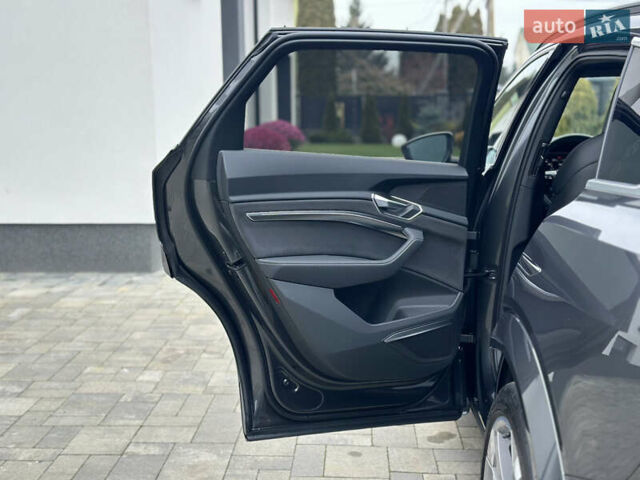 Сірий Ауді E-Tron, об'ємом двигуна 0 л та пробігом 22 тис. км за 49999 $, фото 75 на Automoto.ua