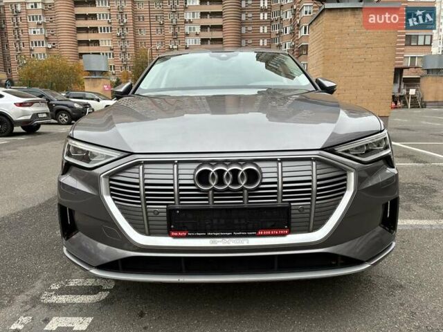 Серый Ауди E-Tron, объемом двигателя 0 л и пробегом 112 тыс. км за 31900 $, фото 4 на Automoto.ua