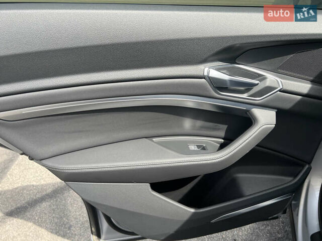 Сірий Ауді E-Tron, об'ємом двигуна 0 л та пробігом 22 тис. км за 48490 $, фото 29 на Automoto.ua
