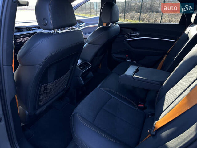 Сірий Ауді E-Tron, об'ємом двигуна 0 л та пробігом 58 тис. км за 45200 $, фото 30 на Automoto.ua