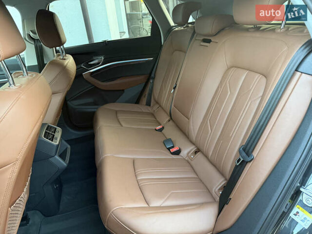 Серый Ауди E-Tron, объемом двигателя 0 л и пробегом 13 тыс. км за 36500 $, фото 30 на Automoto.ua