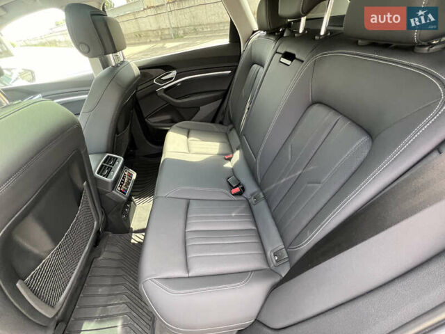 Сірий Ауді E-Tron, об'ємом двигуна 0 л та пробігом 22 тис. км за 48490 $, фото 30 на Automoto.ua